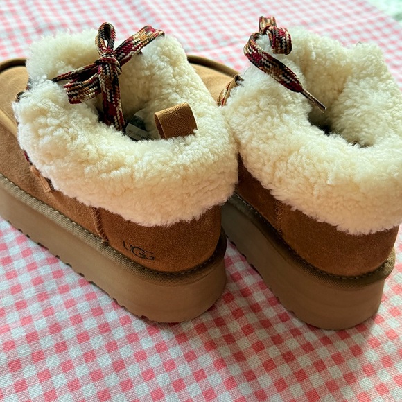 UGG Funkarra Cabin Cuff Slipper - Picture 4 of 6